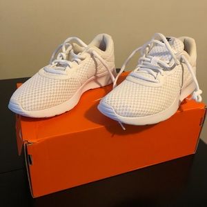 NIKE SNEAKERS